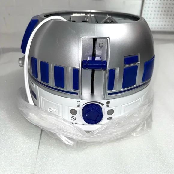 NEW Star Wars R2-D2 Deluxe Toaster with Lights and Sounds!